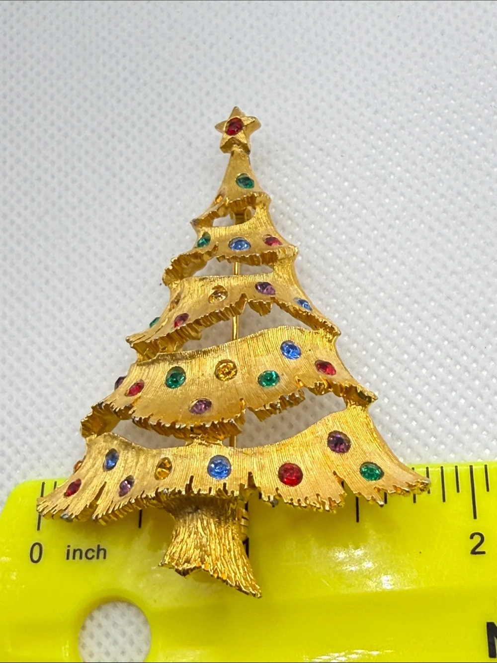 Vintage JJ Gold-tone Christmas Tree Pin with Multicolored Rhinestones